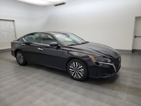 Used 2023 Nissan Altima 2.5 SV FWD image 11
