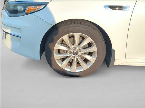 Used 2018 Kia Optima LX w/ 17" Alloy Wheels Package FWD image 29