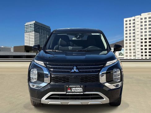 New 2025 Mitsubishi Outlander 4WD Plug-In Hybrid image 2