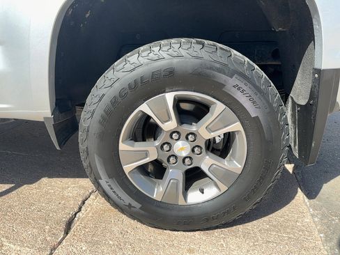 Used 2018 Chevrolet Colorado Z71 AWD/4WD image 10