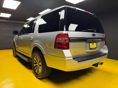 Used 2017 Ford Expedition XLT RWD image 3