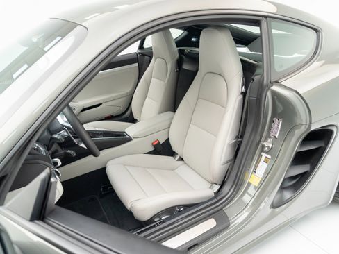 Certified 2025 Porsche 718 Cayman Style Edition image 5