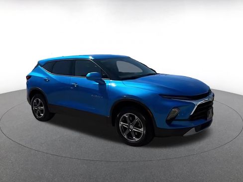 Used 2025 Chevrolet Blazer LT FWD image 2