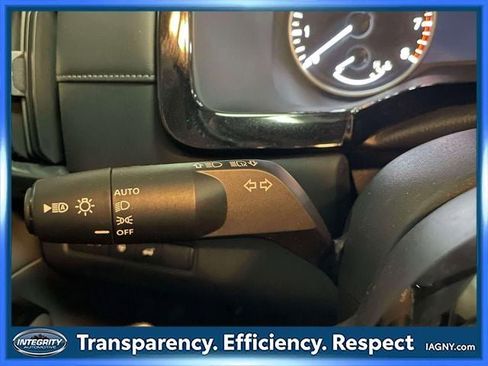 Used 2025 Nissan Pathfinder SL AWD/4WD image 23