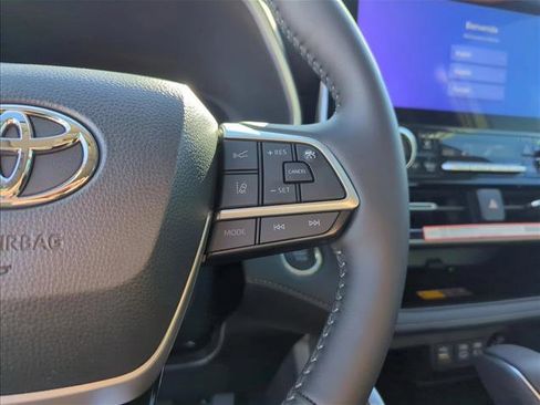 New 2026 Toyota Highlander Limited image 18