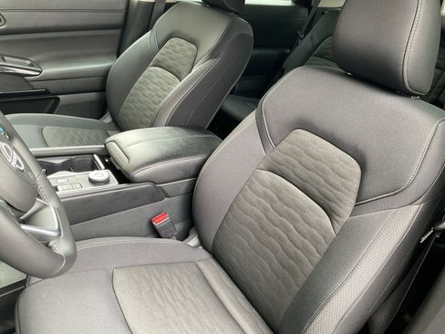 Used 2025 Nissan Pathfinder SV AWD/4WD image 29
