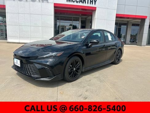 Used 2025 Toyota Camry SE FWD image 2
