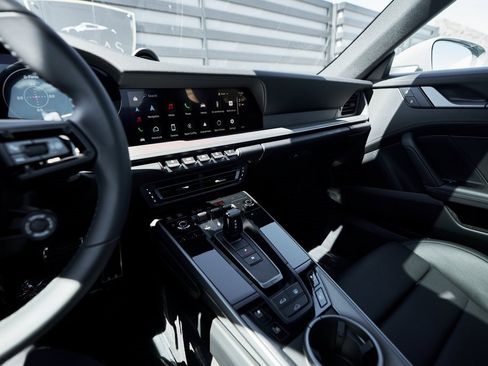 Used 2024 Porsche 911 Carrera 4S w/ Premium Package image 58