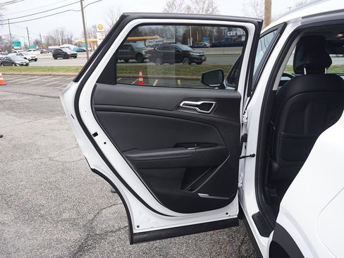 Used 2023 Kia Sportage EX image 25