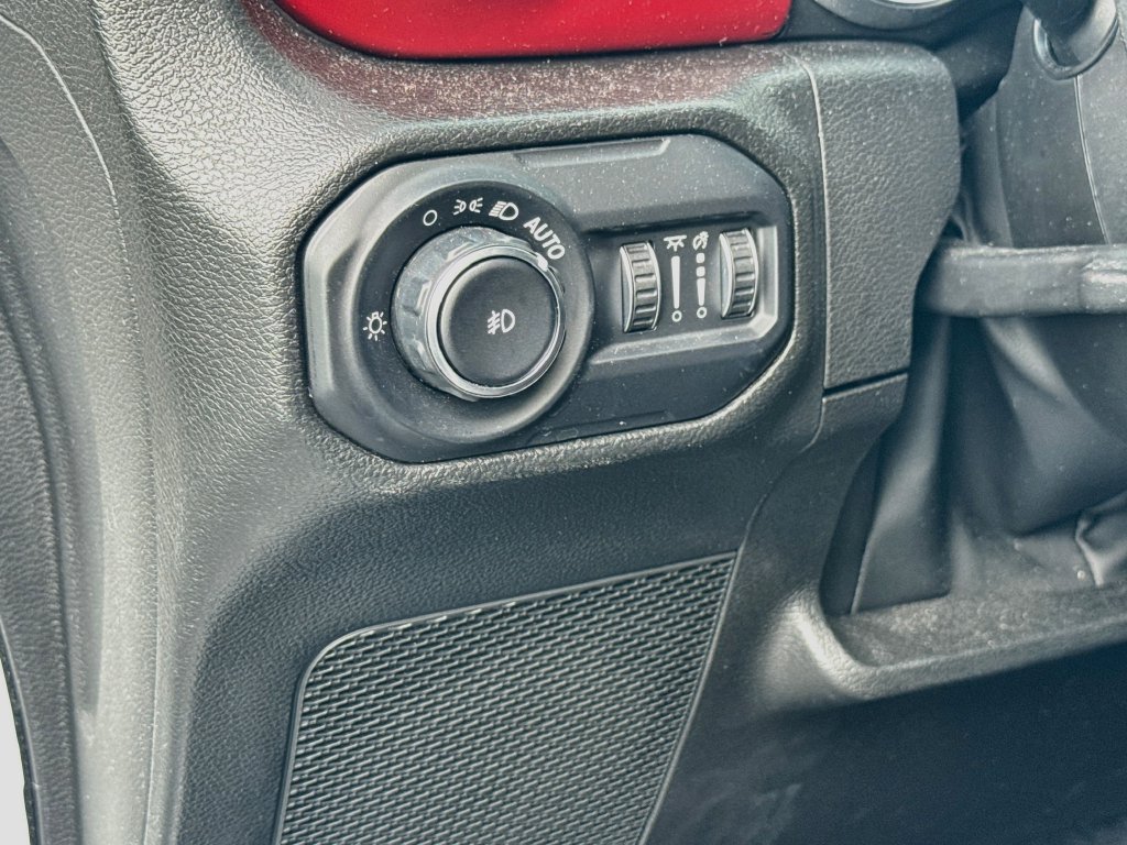 Used 2022 Jeep Wrangler Unlimited Rubicon w/ Xtreme Recon 35" Tire Package AWD/4WD image 11