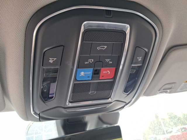 Used 2023 Jeep Grand Cherokee Limited w/ Luxury Tech Group II AWD/4WD image 21