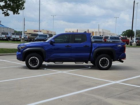 Used 2025 Toyota Tacoma TRD Off-Road image 9