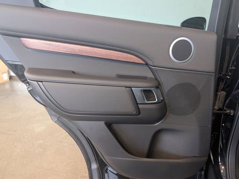 New 2026 Land Rover Discovery S image 23