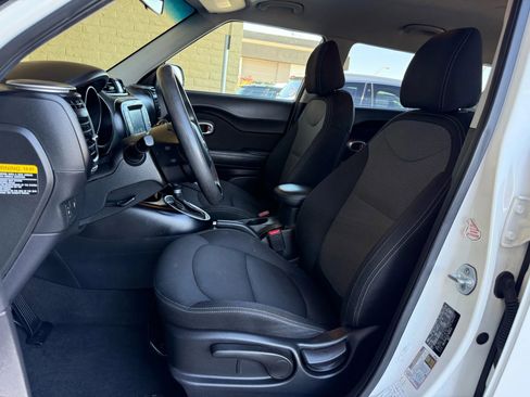 Used 2019 Kia Soul + image 17