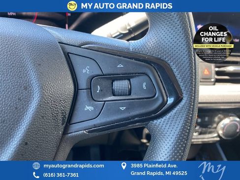 Used 2024 Chevrolet TrailBlazer LT AWD/4WD image 23