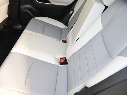 Used 2022 Toyota RAV4 XLE Premium image 51