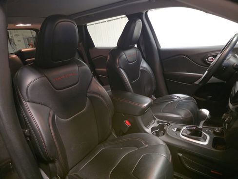 Used 2017 Jeep Cherokee Trailhawk AWD/4WD image 32