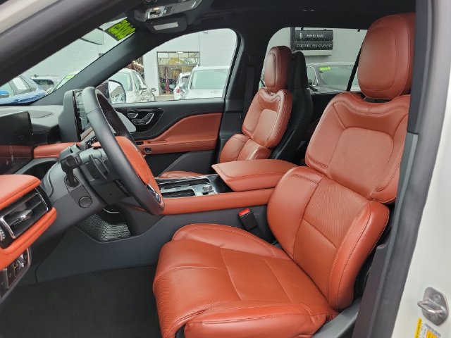 Used 2025 Lincoln Aviator Reserve w/ Equipment Group 201A AWD/4WD image 5