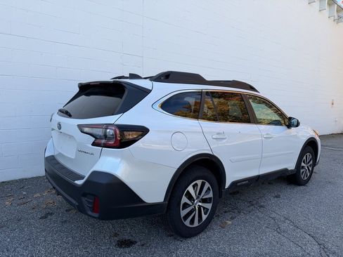 Used 2022 Subaru Outback Premium image 3