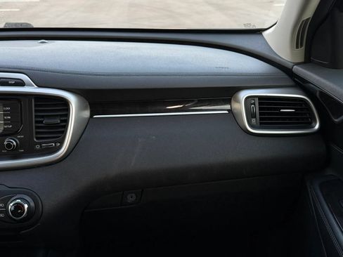 Used 2018 Kia Sorento L FWD image 15