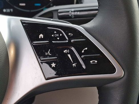 Used 2025 Mercedes-Benz GLC 300 4MATIC image 17