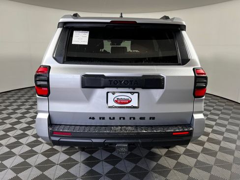 Certified 2025 Toyota 4Runner SR5 AWD/4WD image 6
