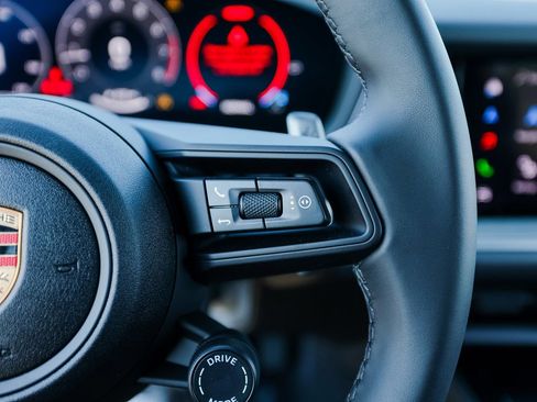 New 2025 Porsche Cayenne image 16