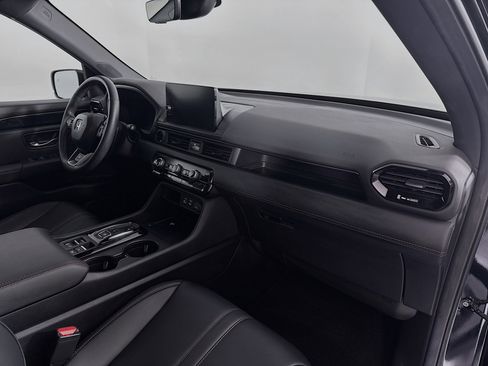 Certified 2025 Honda Pilot TrailSport image 30