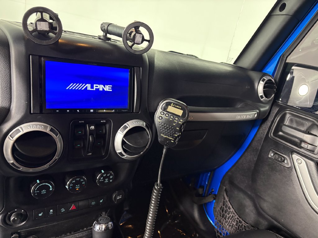 Used 2016 Jeep Wrangler Unlimited Rubicon w/ Connectivity Group AWD/4WD image 15