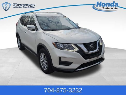 Used 2020 Nissan Rogue SV image 1