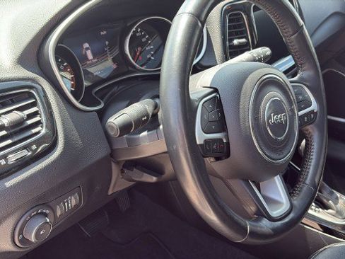 Used 2021 Jeep Compass Limited w/ Sun and Sound Group image 9