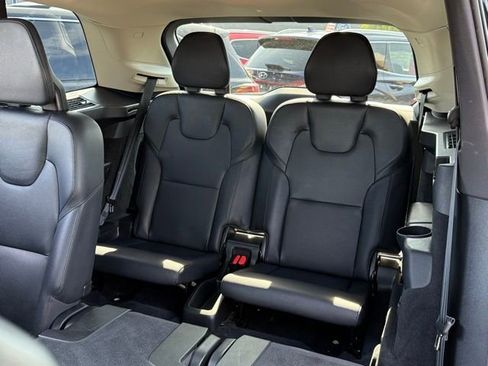 Used 2022 Volvo XC90 T6 Momentum w/ Climate Package image 22