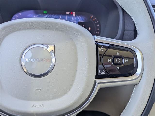 Used 2025 Volvo XC90 B6 Ultra w/ Lounge Package AWD/4WD image 14