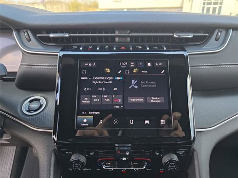 Used 2023 Jeep Grand Cherokee Altitude image 23