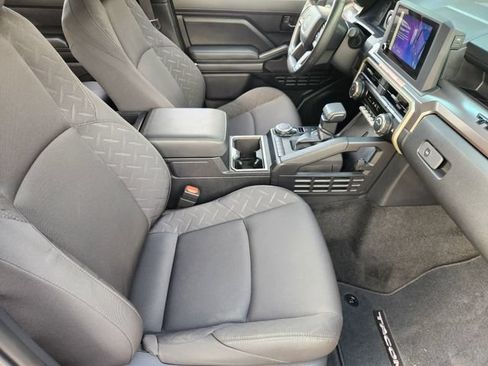 Used 2025 Toyota Tacoma SR5 AWD/4WD image 13