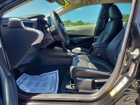 Used 2022 Toyota Corolla LE w/ LE Convenience Package FWD image 11