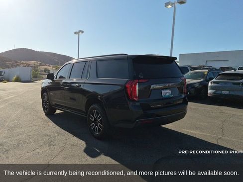 Used 2023 GMC Yukon XL AT4 w/ Technology Package AWD/4WD image 8