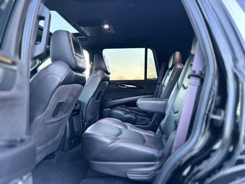 Used 2017 Cadillac Escalade Platinum image 18