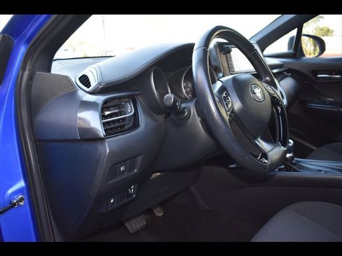 Used 2018 Toyota C-HR XLE image 15