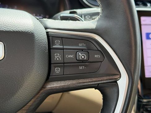 Used 2022 Jeep Grand Cherokee L Limited w/ Luxury Tech Group II AWD/4WD image 17