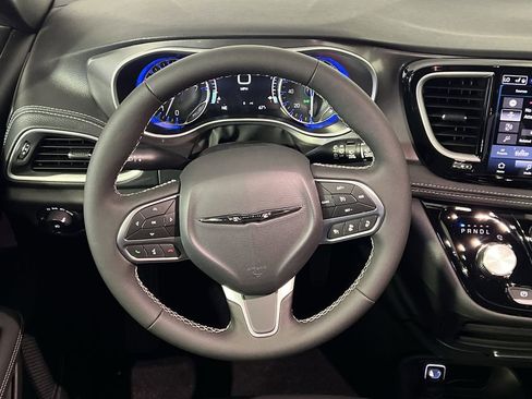 New 2026 Chrysler Pacifica Select image 27