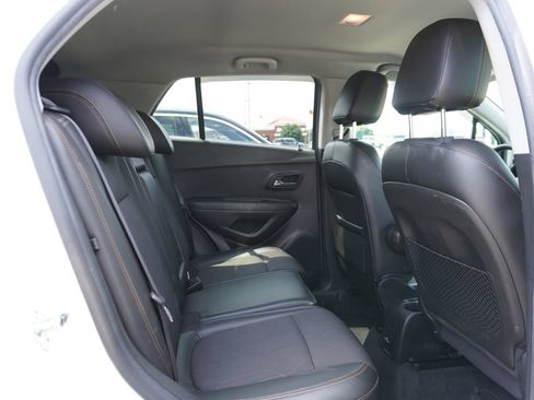 Used 2017 Chevrolet Trax LT w/ LT Convenience Package AWD/4WD image 7