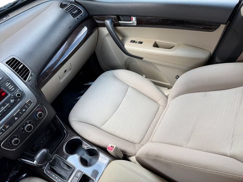 Used 2014 Kia Sorento LX AWD/4WD image 17