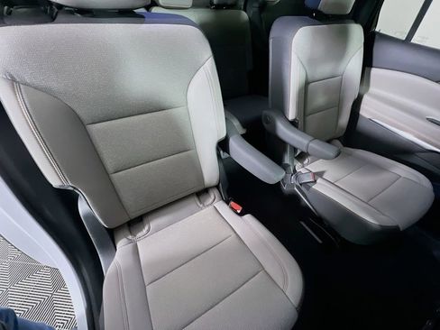 Used 2025 Chevrolet Traverse LT image 28