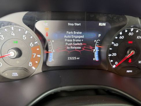 Used 2025 Jeep Compass Trailhawk w/ Trailer Tow Group image 39