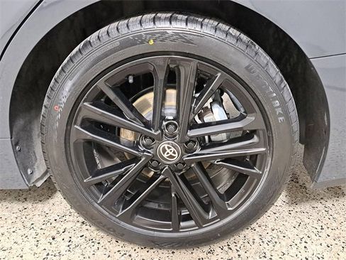 Used 2025 Toyota Camry SE image 8