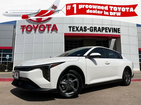 Used 2025 Kia K4 LXS image 1