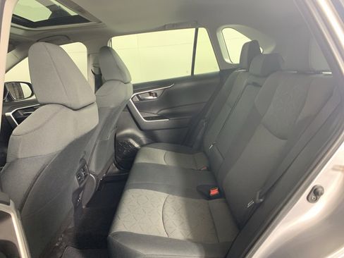 Used 2021 Toyota RAV4 XLE w/ Convenience Package image 32