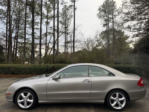 Used 2005 Mercedes-Benz CLK 320 Coupe image 3