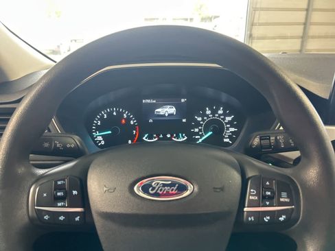 Used 2022 Ford Escape SE image 28